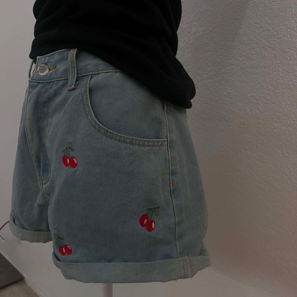 SHEIN Cherry Embroidered High Rise Denim Shorts Size 28 Light Wash Cuffed - Picture 4 of 8